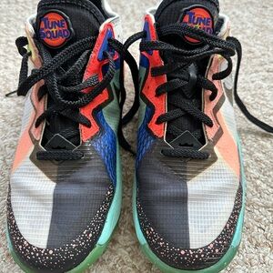 LEBRON TUNE SQUAD shoes